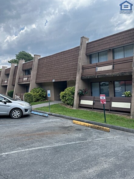 Building Photo - 915 S Seminole Dr