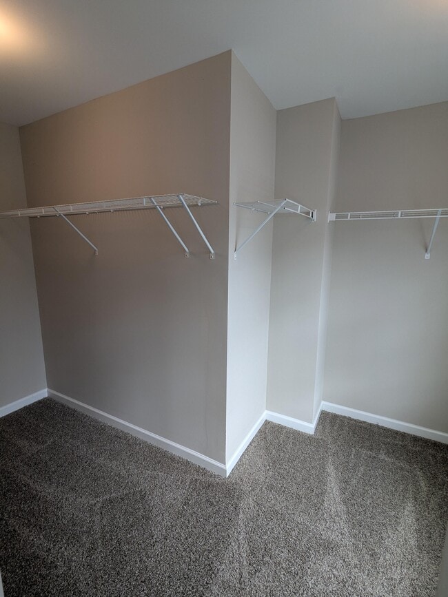 Building Photo - 702 Pippin Dr