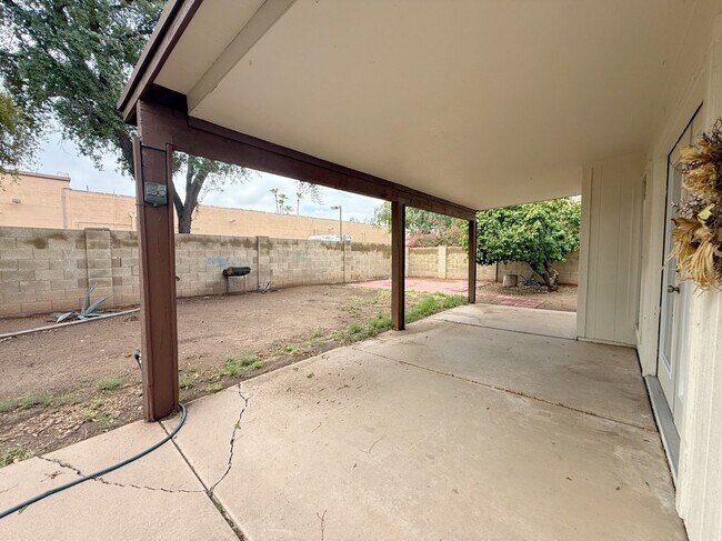 Building Photo - 4335 W Julie Dr