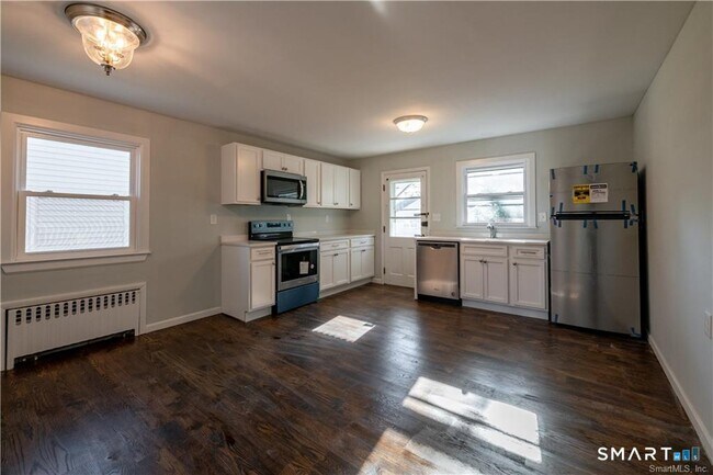 Building Photo - 927 Birmingham St