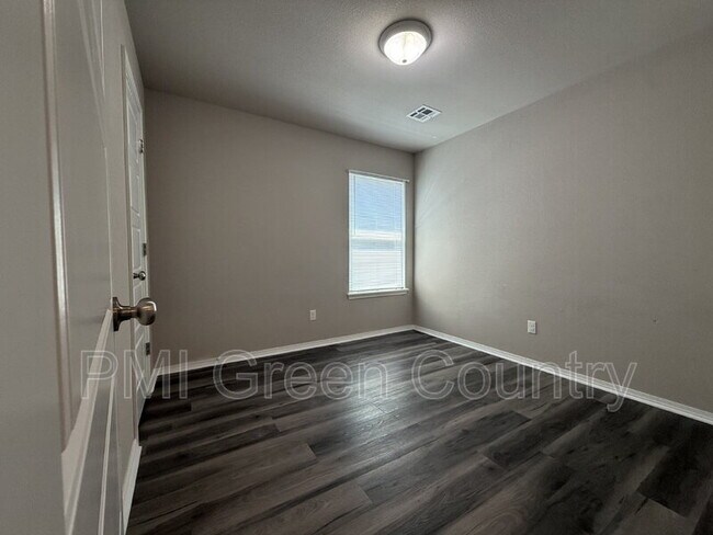Building Photo - 14709 N 46th W Ave