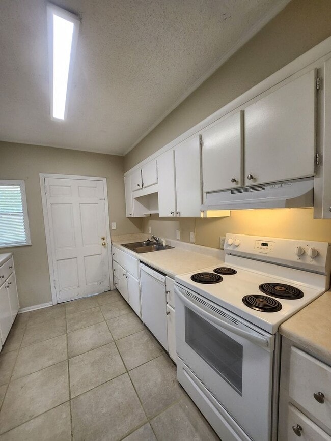 Building Photo - 110 Ruberia Ave