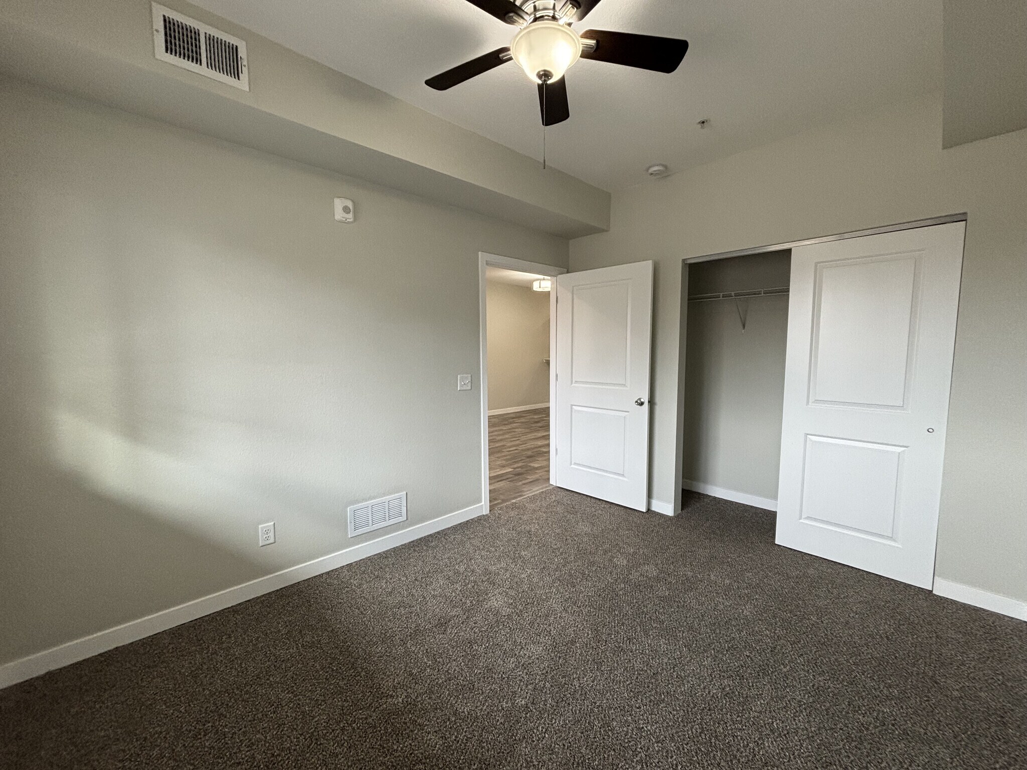 Building Photo - 1601 Kimbark St