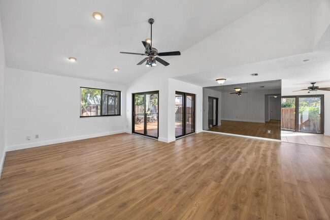 Building Photo - 2925 Azalea Dr