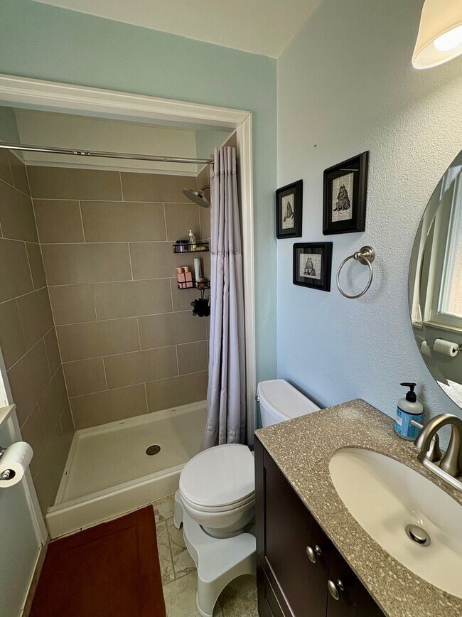 Building Photo - Stunning Morrison 3 bed/2 bath Corner Lot