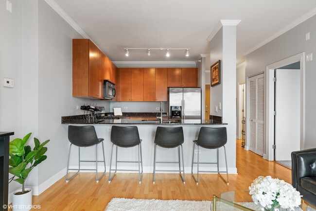 Building Photo - 451 W Huron St