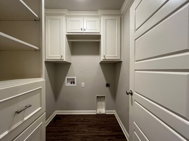 Building Photo - 5429 Meadow Ridge Dr
