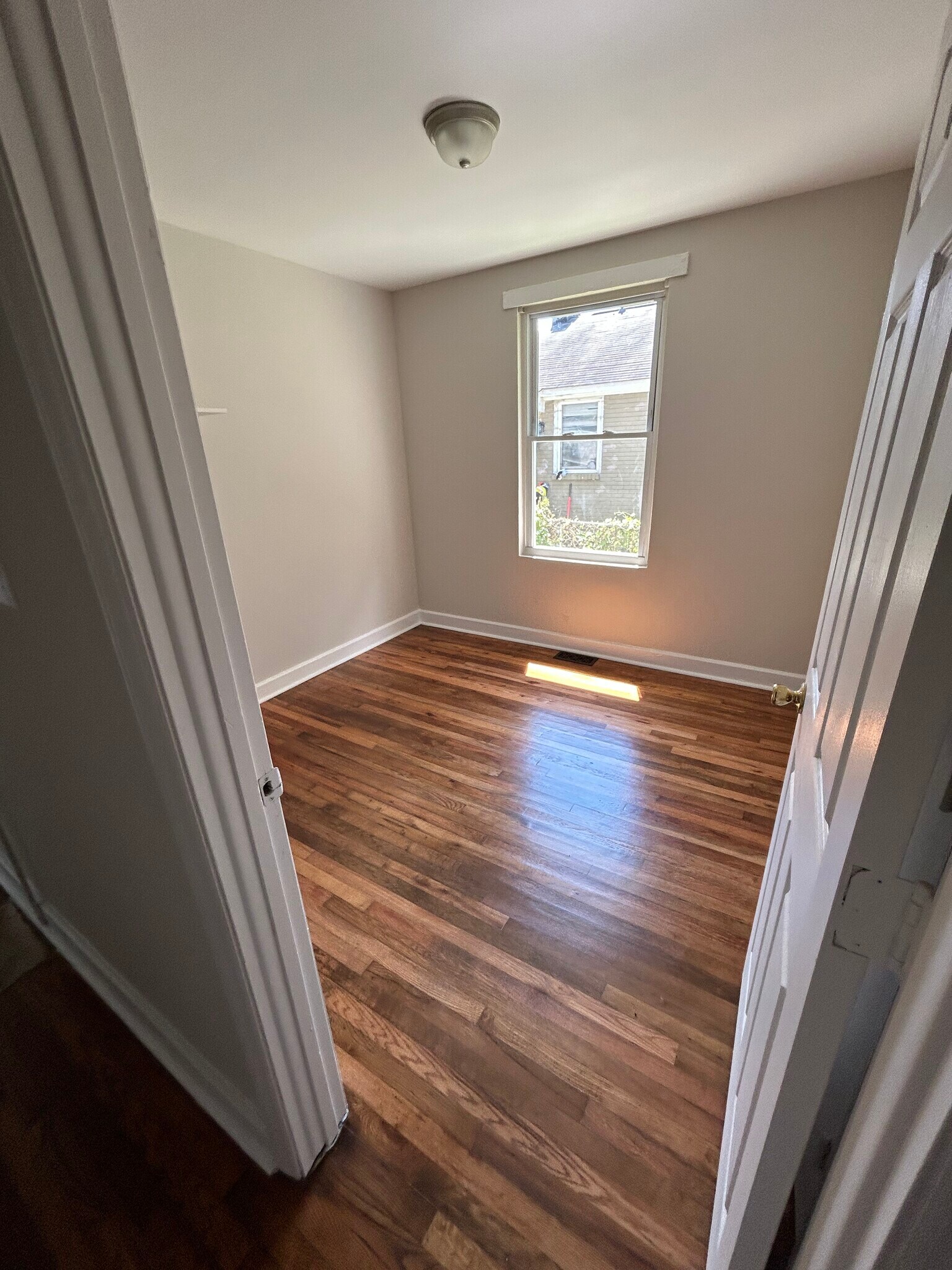 Building Photo - 305 Orange St