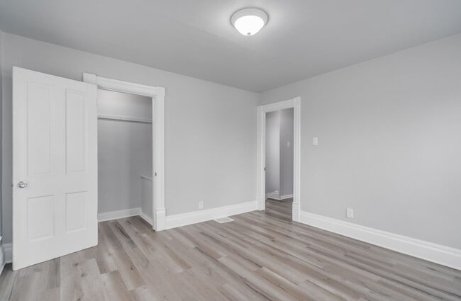 Building Photo - 396 S Hickory St