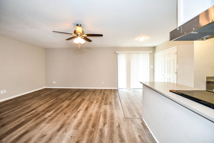 Building Photo - 514 Woodcrest Way