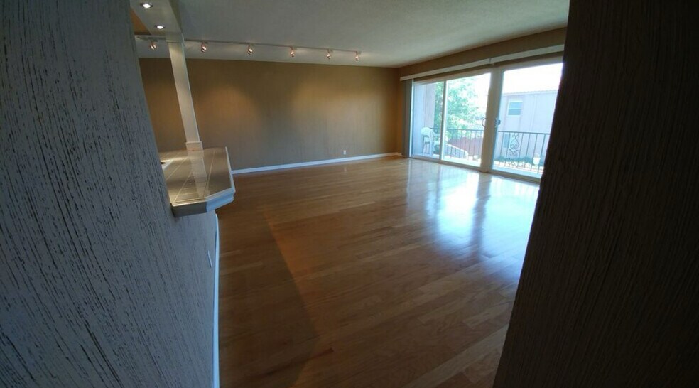 Building Photo - 252 Shadow Mountain Dr
