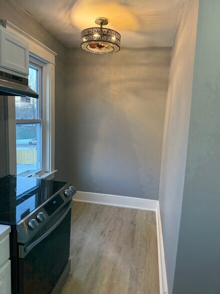 Building Photo - 552 S Main St