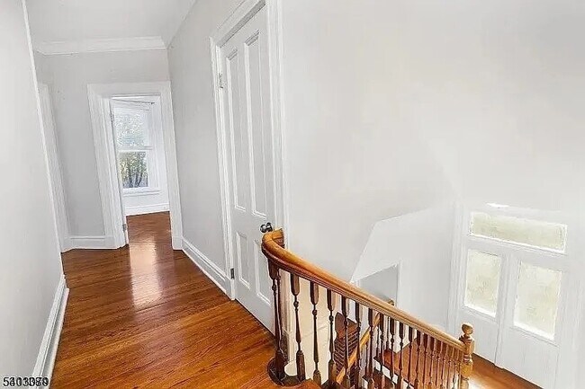 Building Photo - 510 Center St