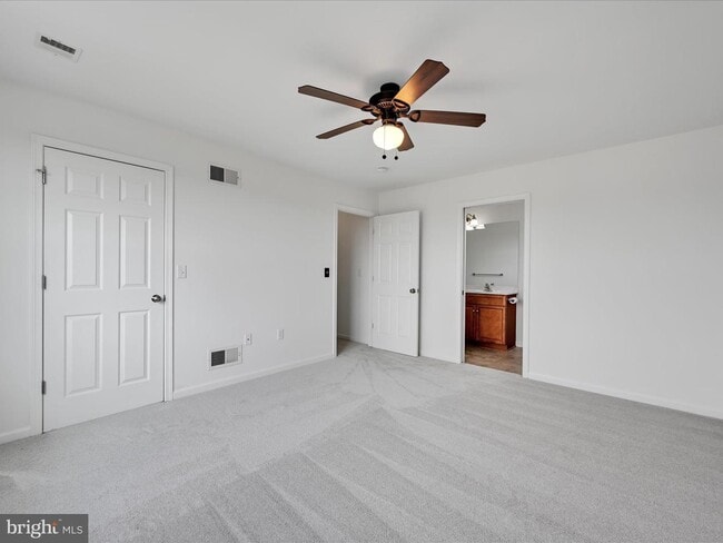 Building Photo - 87 Farm House Ln