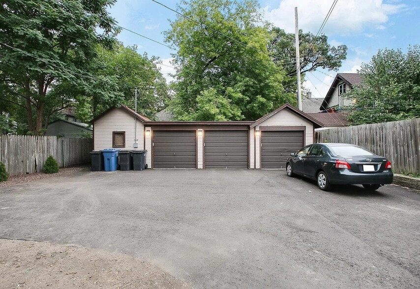 Off-Street Parking - 1609 Elliot Ave