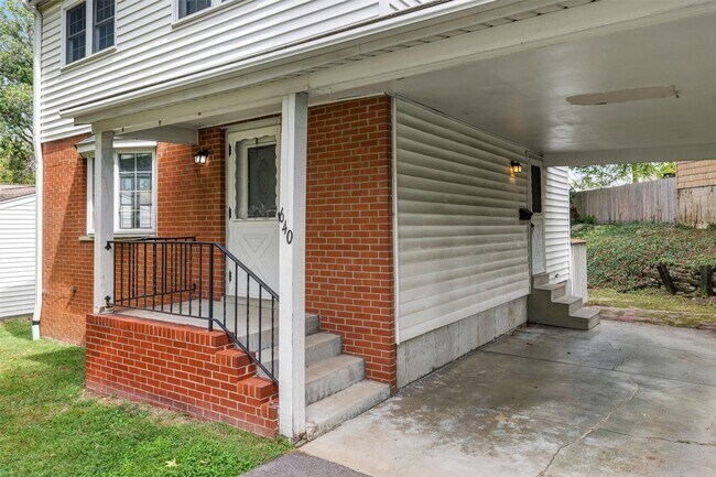 Building Photo - 640 S Sappington Rd