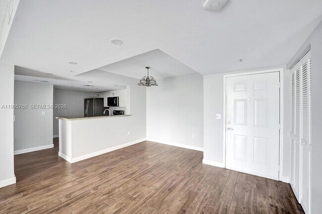 Building Photo - 520 SE 5 Ave