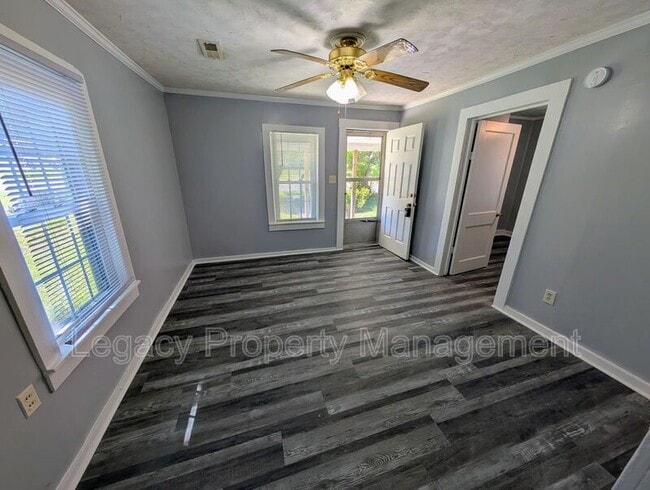 Building Photo - 712 S Kirkman St