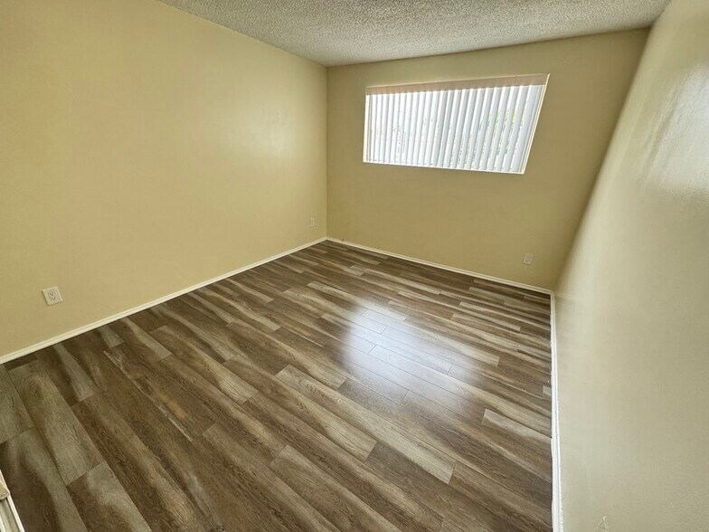 Building Photo - 2614 S Garth Ave