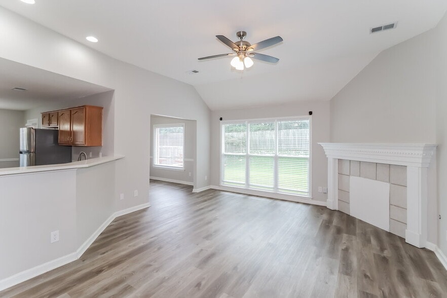 Building Photo - 9355 Helmsley Dr