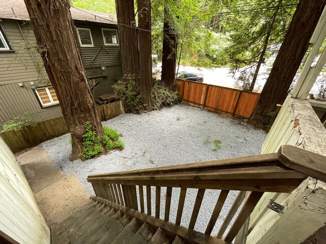 Building Photo - 1045 Sq. Ft. Private Two Bedroom One Bath ...