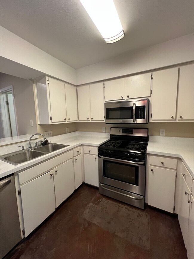Building Photo - Great home in the heart of South Austin!