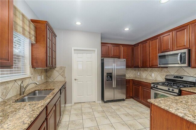 Building Photo - 8528 Harrier Dr