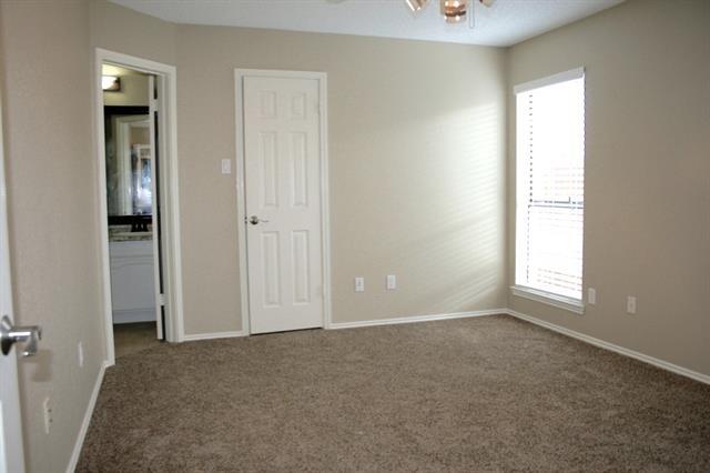 Building Photo - 1005 Summertree Cir