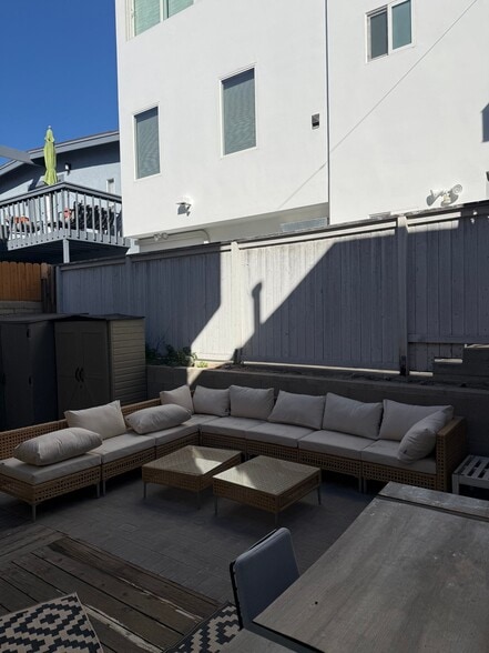 Building Photo - 209 39th St