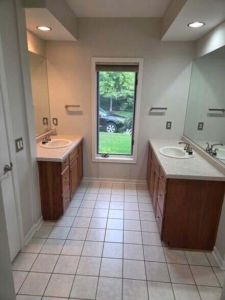Building Photo - 1078B Creeks Cross Rd