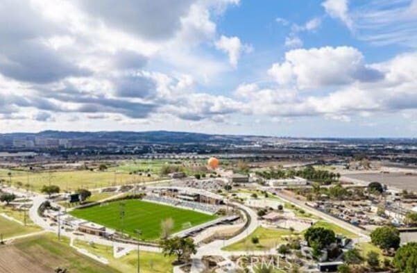 Building Photo - 144 Spectacle