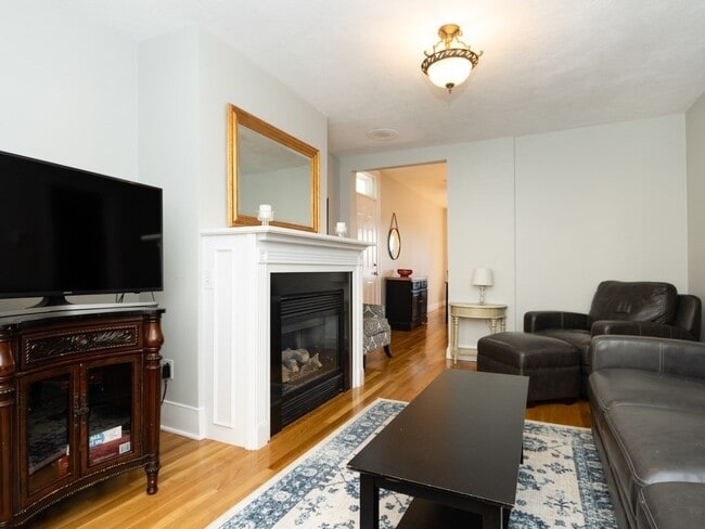 Building Photo - 45 Old Harbor St