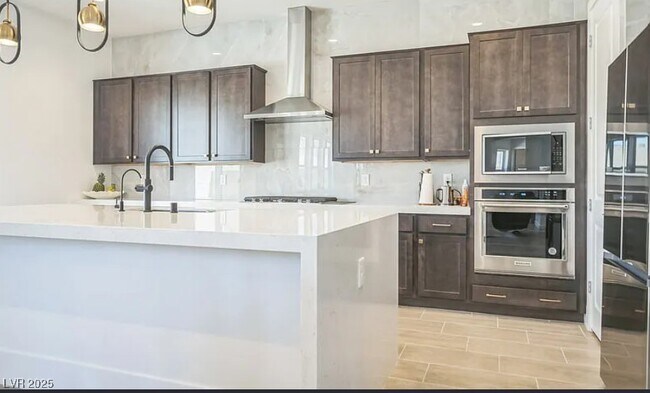 Building Photo - 9031 Coastal Oaks St