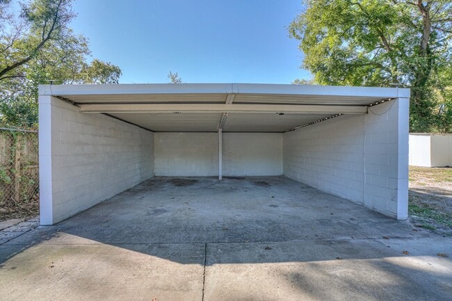 Building Photo - 1827 Middle Tennessee Blvd