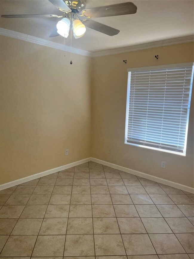 Building Photo - 1704 Ascot Ln
