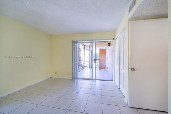 Building Photo - 3100 Riverside Dr