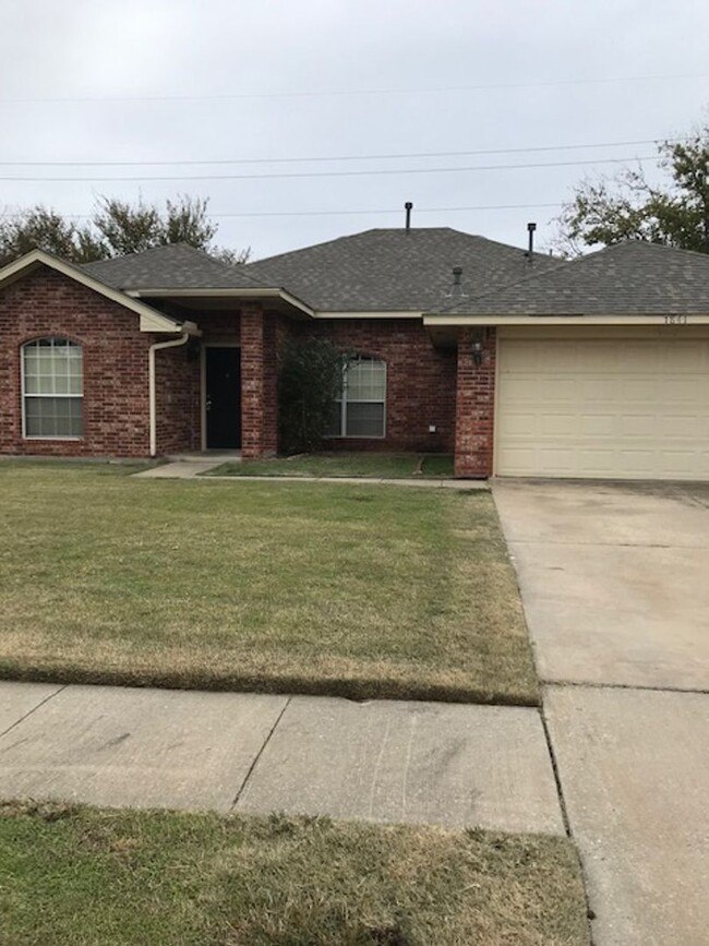 Primary Photo - 4 Bedroom 2 Bath home close to the OU campus