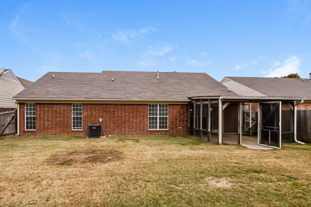 Building Photo - 1741 Madison Cove E