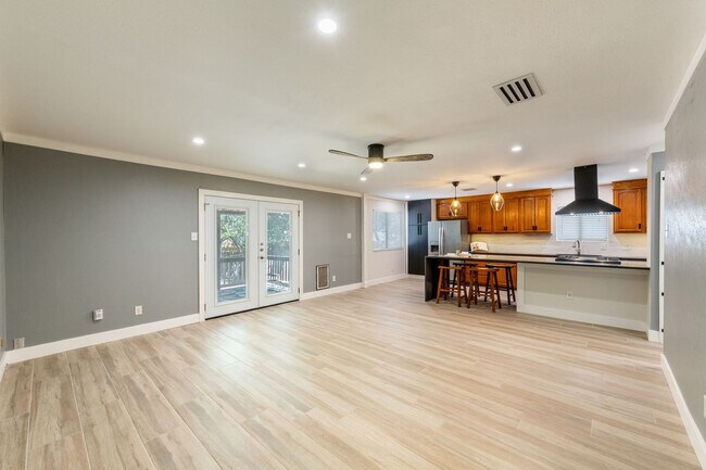 Building Photo - 7107 Barnsdale Way  Austin TX 78745