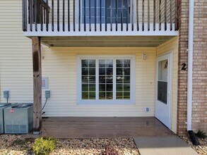 Building Photo - 916 Monroe St