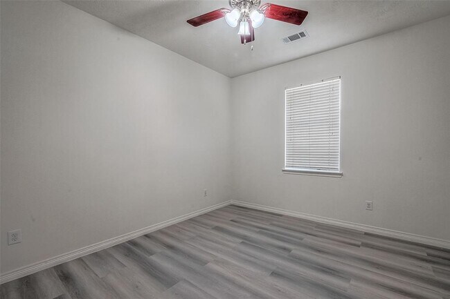 Building Photo - 520 West Fork