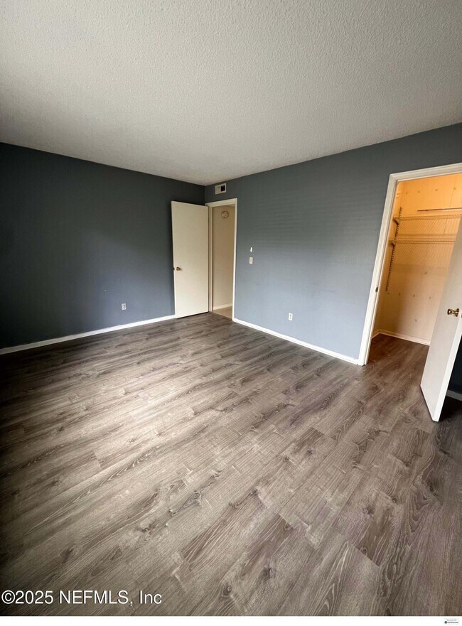 Building Photo - 10200 Belle Rive Blvd