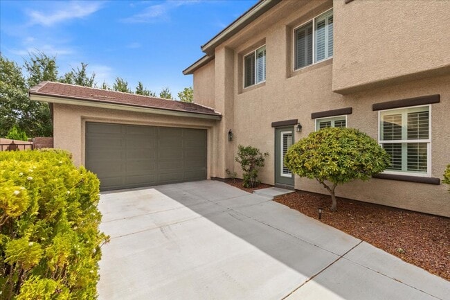 Building Photo - Coming Soon: 3 Bd, 3 Bth, Entertainer's Ki...