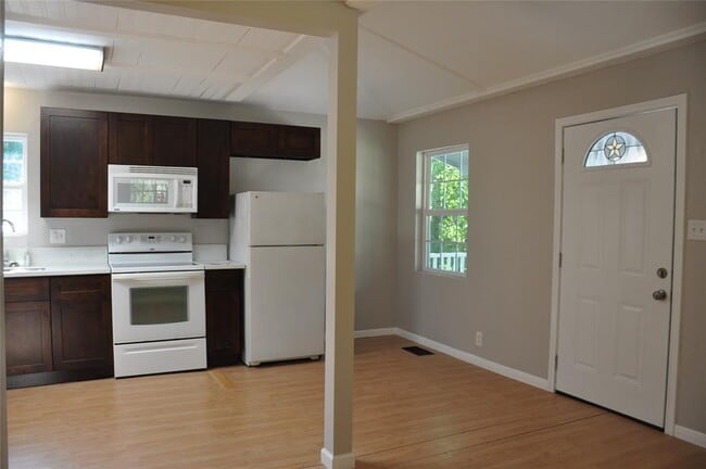 Building Photo - 926 Queenswood St
