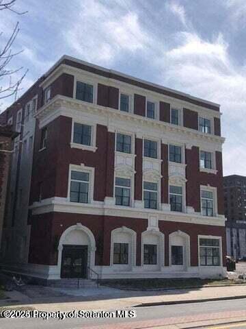 Building Photo - 19 N River St