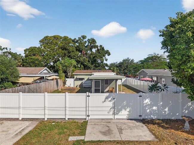 Building Photo - 5410 19th Ave S