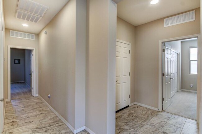 Building Photo - 40876 W Tamara Ln
