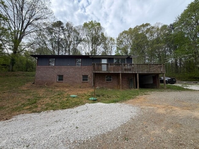 Building Photo - Lenoir City 37771 - 3 bedroom, 2 bath home - Contact Tara Hayes (865) 242-8010
