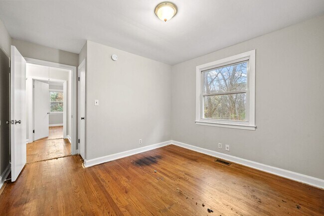 Building Photo - 3 Bedroom Pet Friendly Home For Rent!