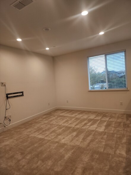 Building Photo - 337 W Phelps Dr